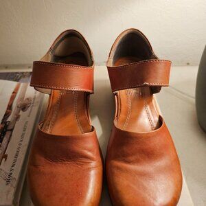 Spring Step L'Artiste Glinda/Gloss Velcro Mary Jane - Caramel 8M